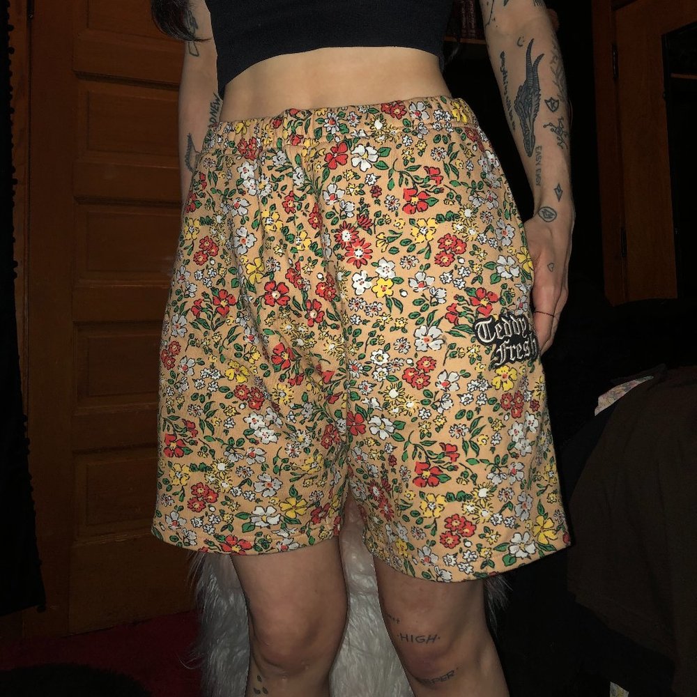 Teddy Fresh - Grandma's Floral Sweat Shorts - Women's Size M